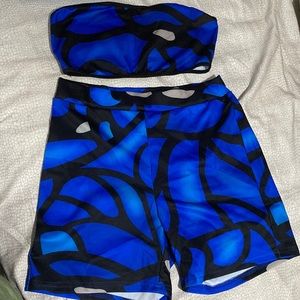 I’m selling 2 piece Butterfly outfit Its Brand new.